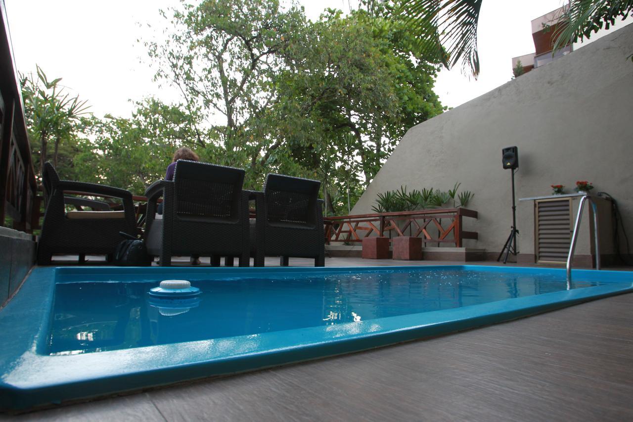 Hangar Rio Hostal *